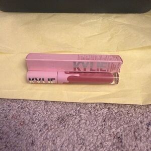 KYLIE Jenner Matte Liquid Lipstick in Posie K Matte #100